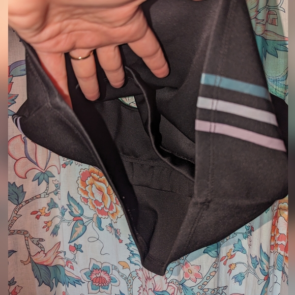 Women's XS Athletic Crop Top Built in Bra! - Picture 6 of 7